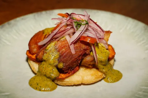 Arepa con Chicharrón
