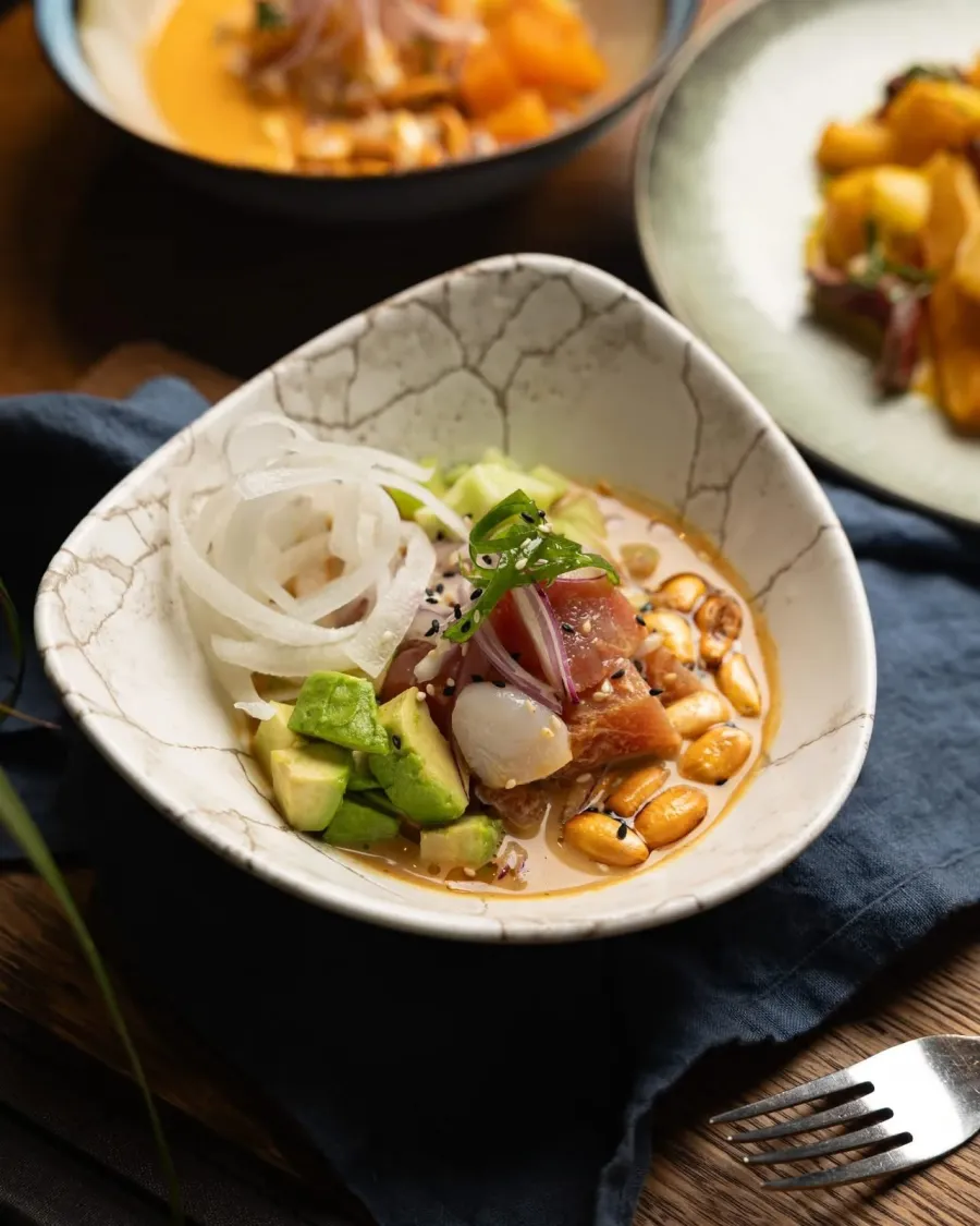 Ceviche Nikkei mit Thunfisch und Avocado