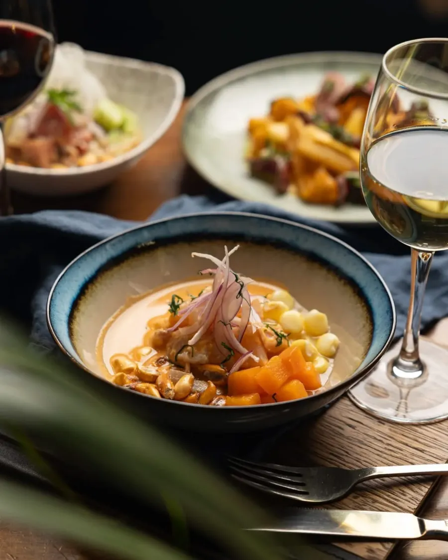 Ceviche und ein Glas Wein