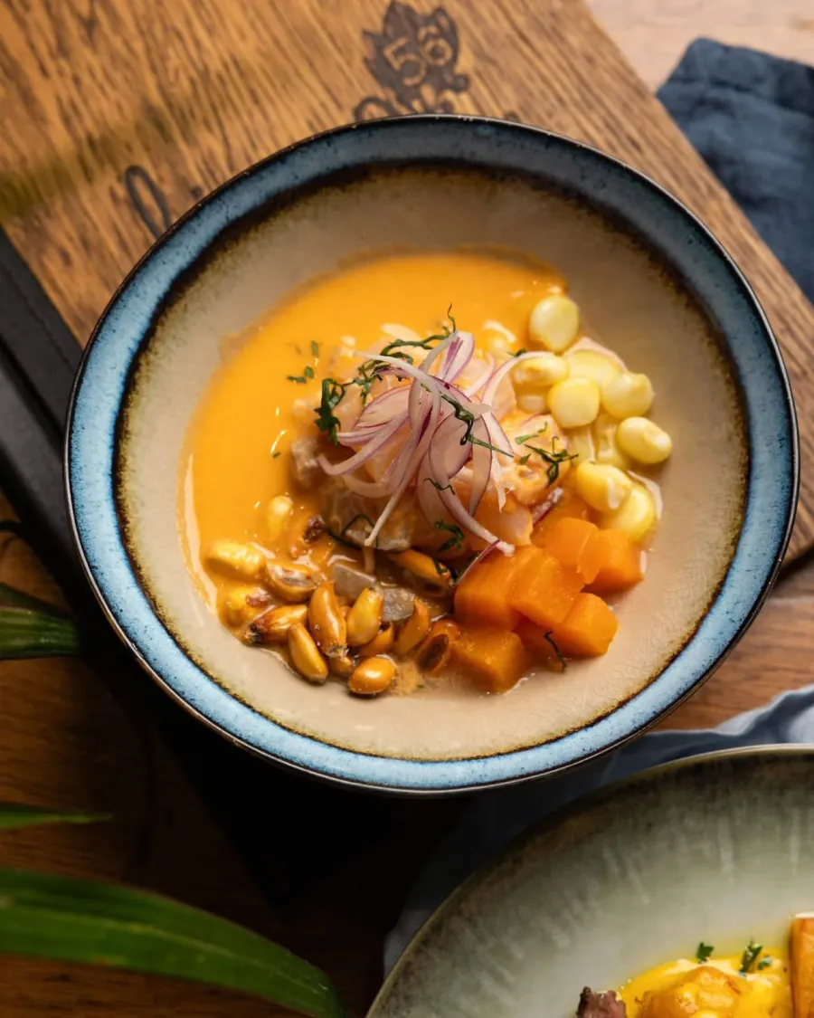 Ceviche Clásico mit Choclo und Süßkartoffel